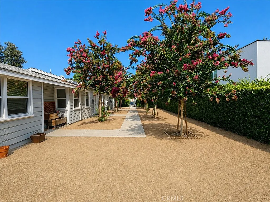 1 bed, 520 sqft, $2,100 — Photo 3