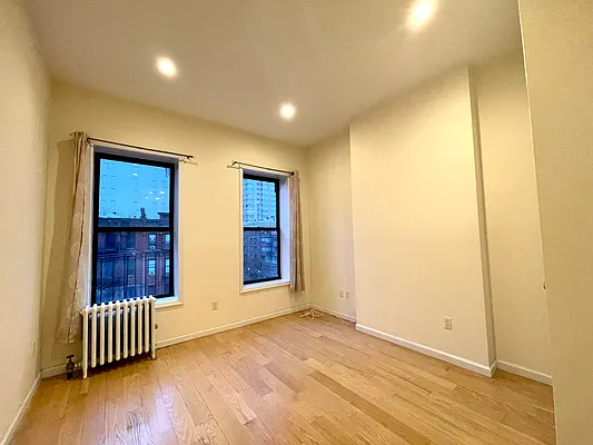 Rented by Astoria Realty | media 4
