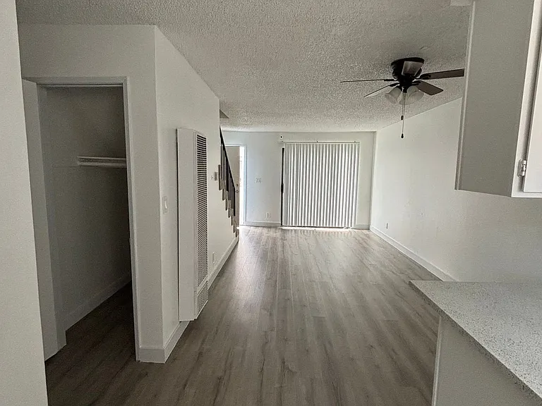 Welcome to 12909 Cordary Ave Comfort & Convenience in the Heart of Hawthorne! — Photo 10