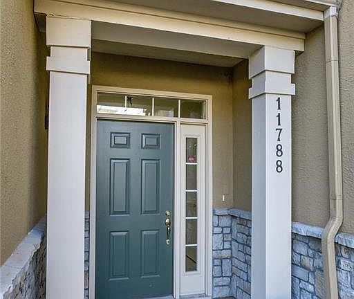 Beautiful entry with no steps!