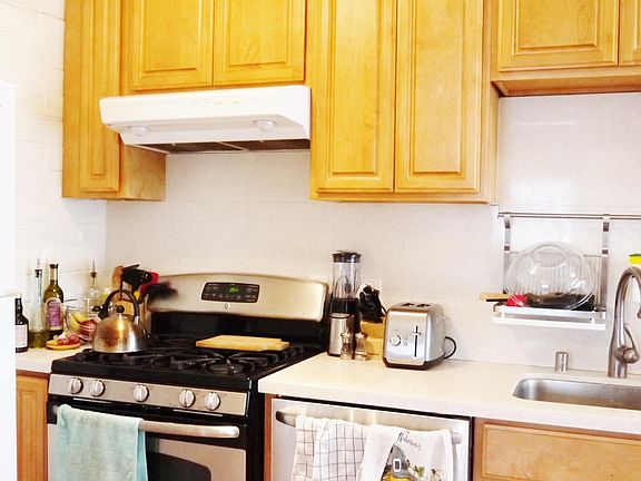 5th image of 2170 Dartmouth St
