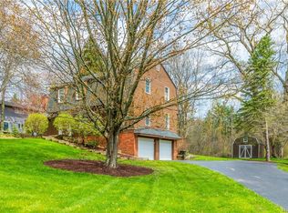 10 Briar Hill Rd, Orchard Park, NY 14127