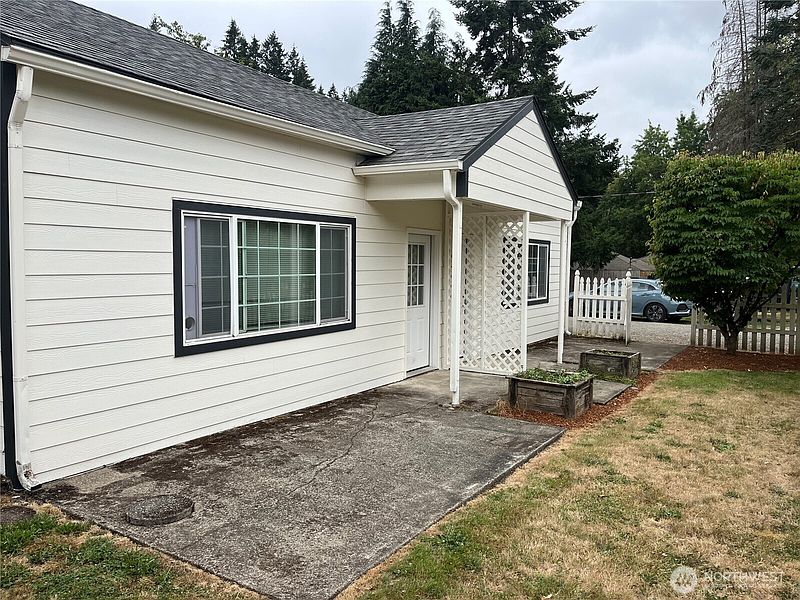 3rd image of 18605 NE Cramer Road