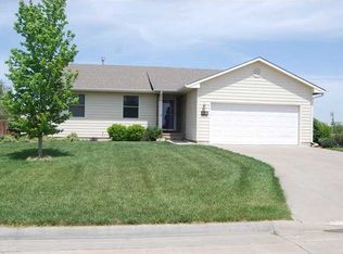 714 Clover Ln, Hesston, KS 67062