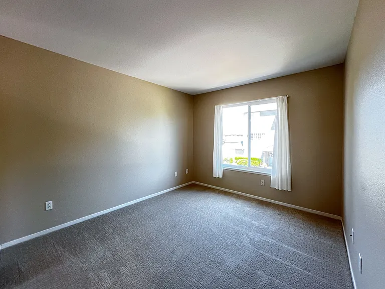 124 Northampton Ln — Photo 10