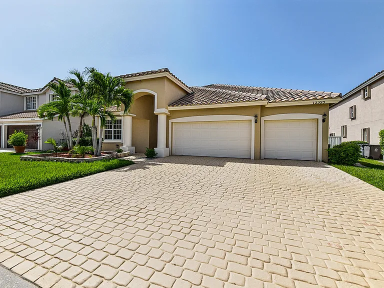 12325 Cascades Pointe Dr — Photo 3