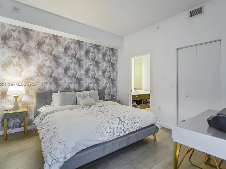 45 SW 9th St #4108 — Photo 10