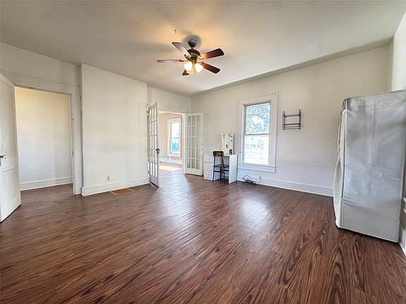 5th image of 114 Robinson St