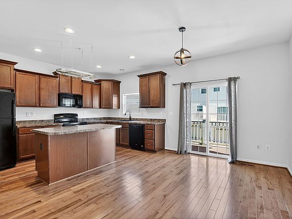 4th image of 2864 Hedgerow Pl