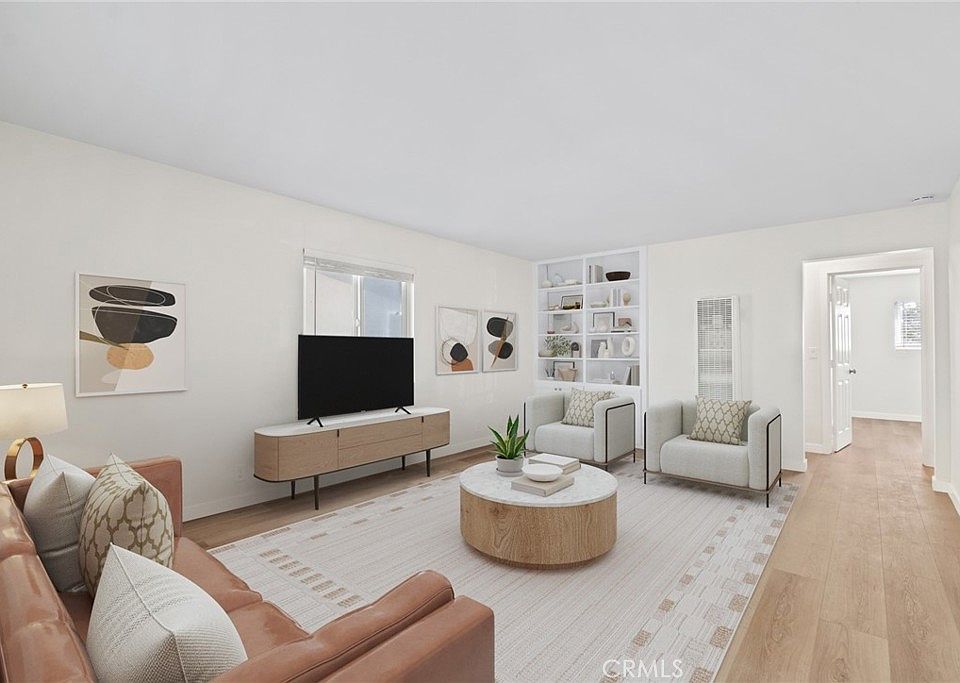 1st image of 121 E Bay St APT D