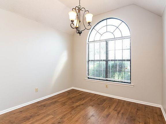 5th image of 10824 Ridgefield Dr