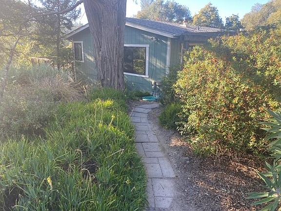 Short pathway from driveway to patio