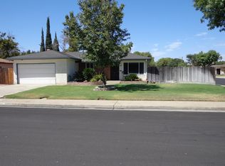 437 W Dennis Dr, Clovis, CA 93612