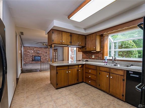 2nd image of 605 Clareridge Ln