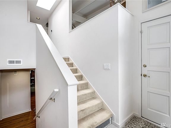 4th image of 11635 SE 45th Pl
