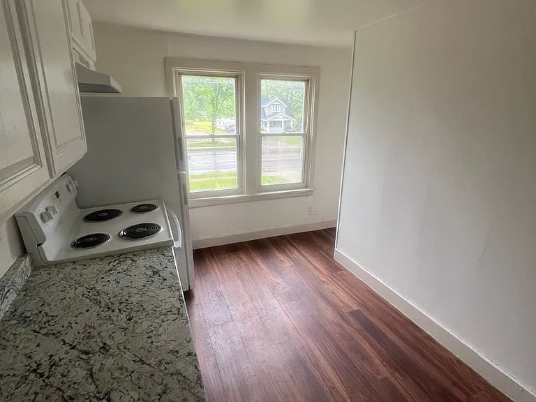 2417 W Jolly Rd — Photo 20