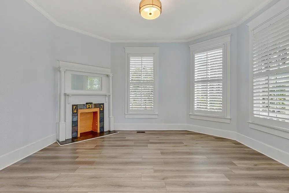 39 W 5th St — Photo 4