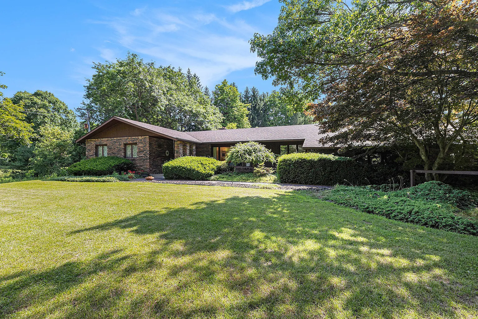 1687 W Willis Rd photo 1