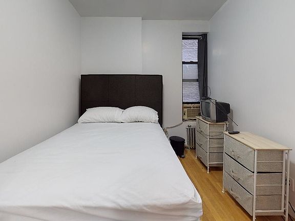 4th image of 401 E 78th St #2A1