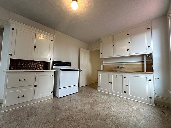 3rd image of 985 Saginaw St SE #3
