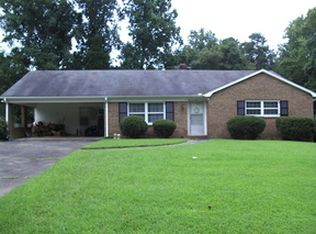 13 Lodge Dr, Thomasville, NC 27360