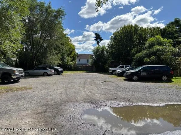 N Edwards Ct, Scranton, PA 18504