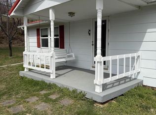 886 Mountain Rd, Caryville, TN 37714