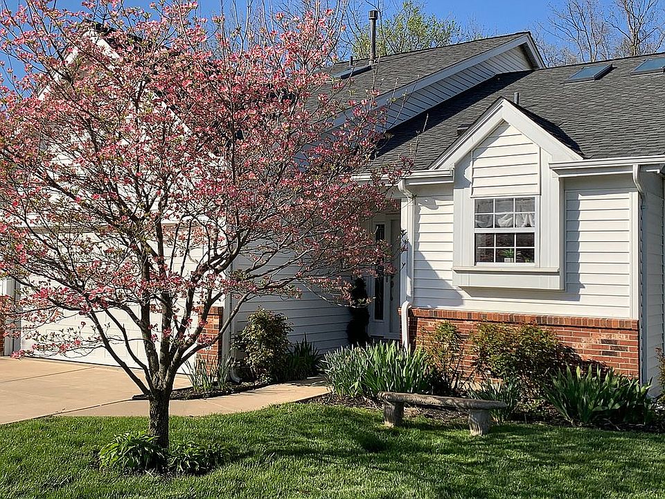 View of Front yard and entry