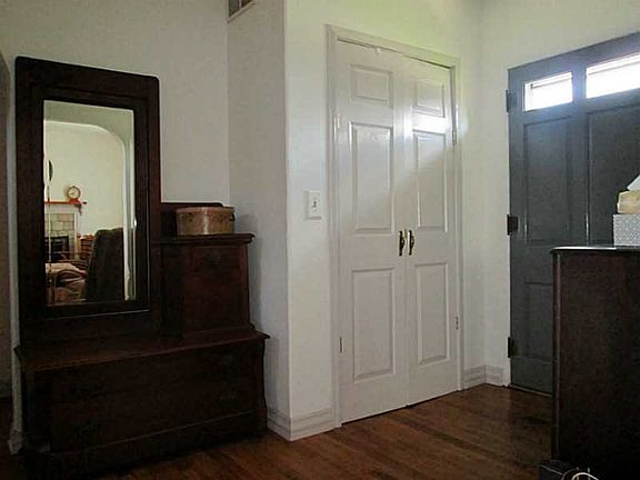 3rd image of 220 E High St