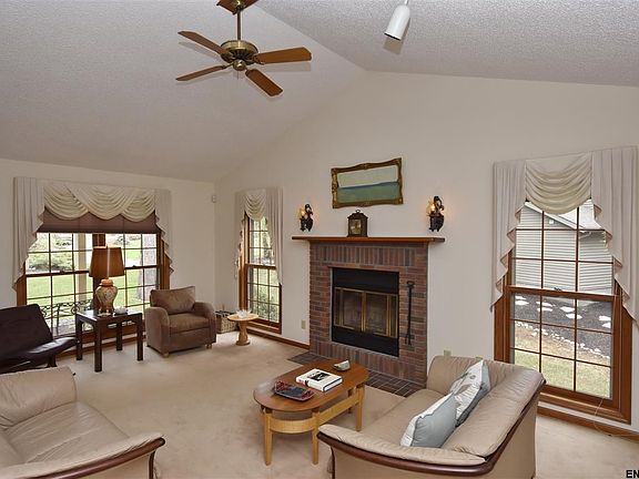 5th image of 9 Orchard Park Dr
