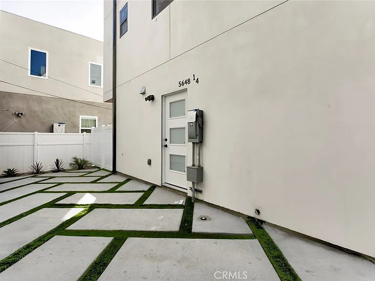 5654 1/2 Cartwright Ave #5654 — Photo 4
