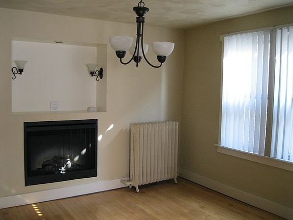 3rd image of 216 Lathrop Ave APT 2