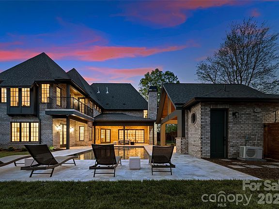 5th image of 154 N Canterbury Rd