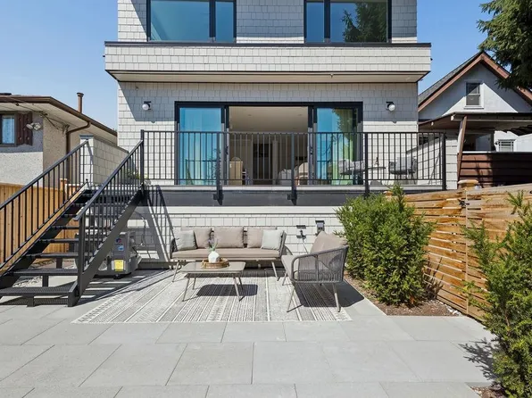 2124 E 8th Ave #3, Vancouver, BC V5N 1V5