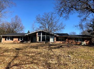 10671 Country View Dr, Saint Louis, MO