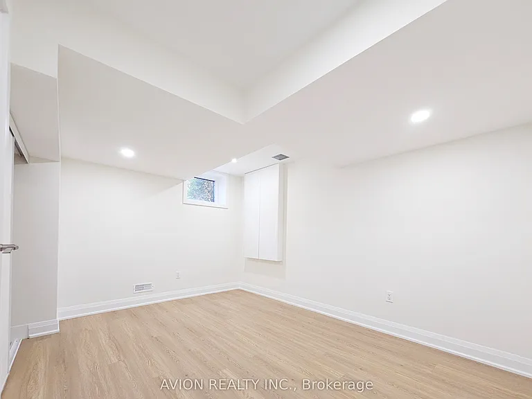 6 Plantain Ln #BASEMENT — Photo 10