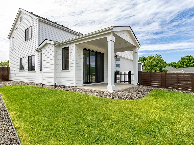 1057 SE Garrison Village Way — Photo 2