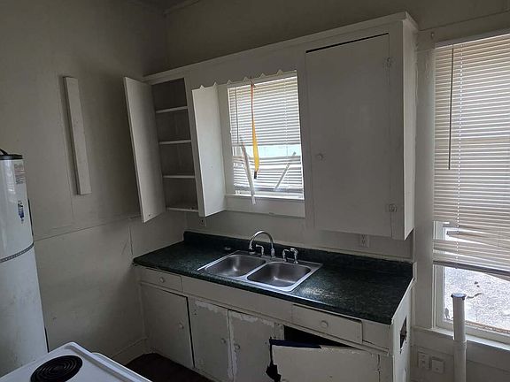 5th image of 1310 STEVES AVE