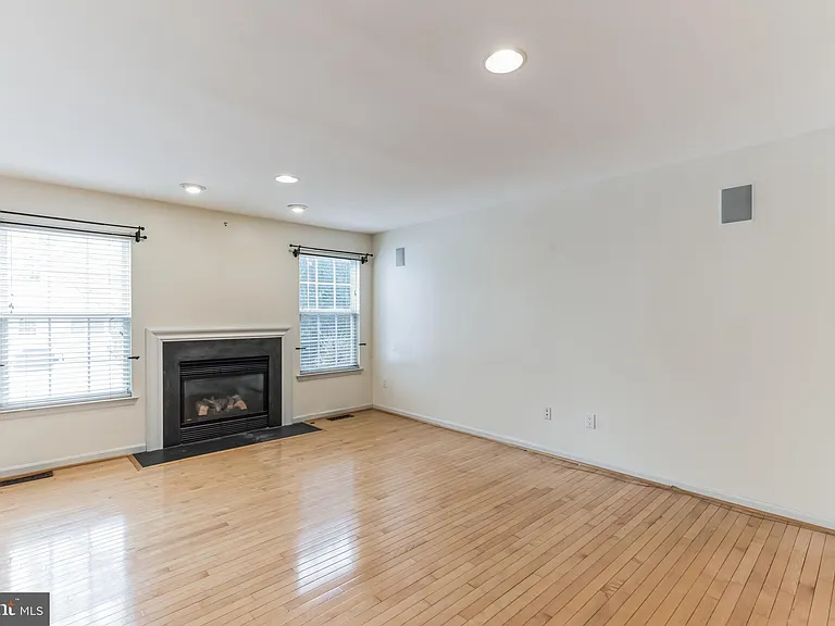 4 Hogan Way — Photo 12