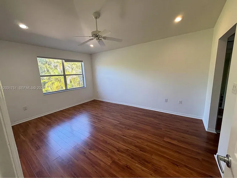1145 W Lake St — Photo 18