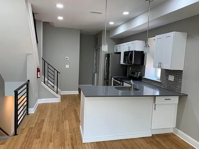 1513 Catharine St #2 — Photo 10