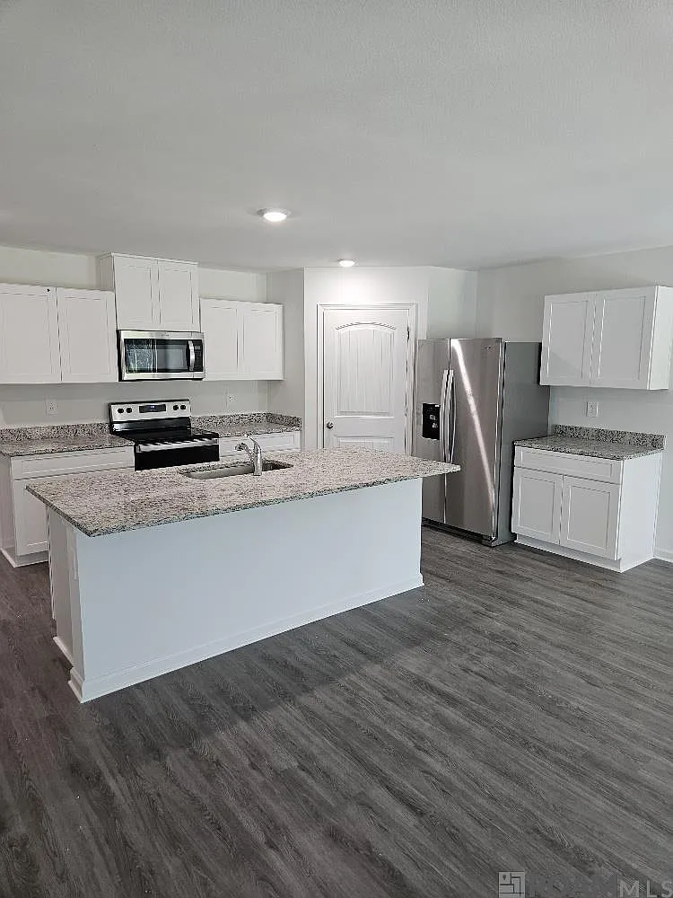 4 bed, 1819 sqft, $1,950 — Photo 3