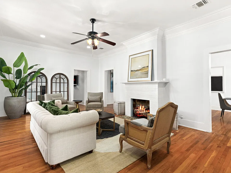 110 E Craig Pl #2