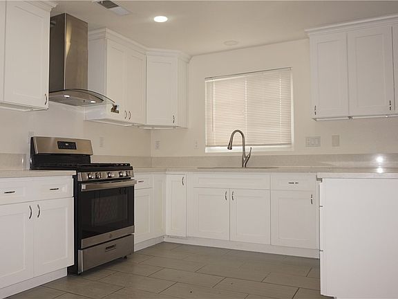 3rd image of 3051 Via De Flores St