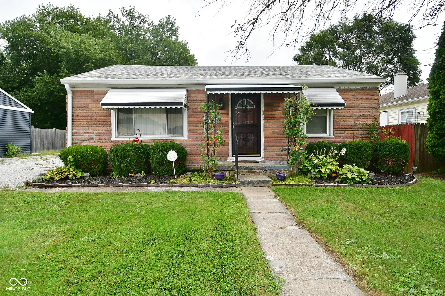 2921 Denison St photo 1