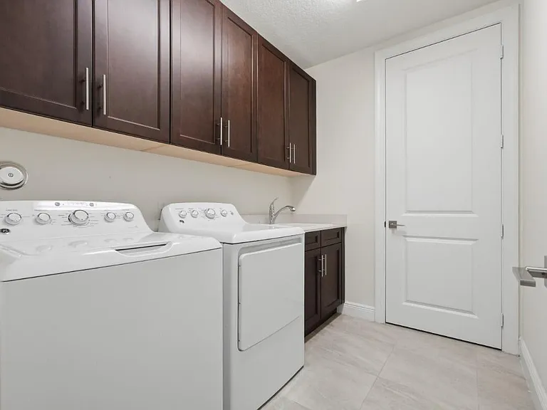 11760 Bayview Cir — Photo 31