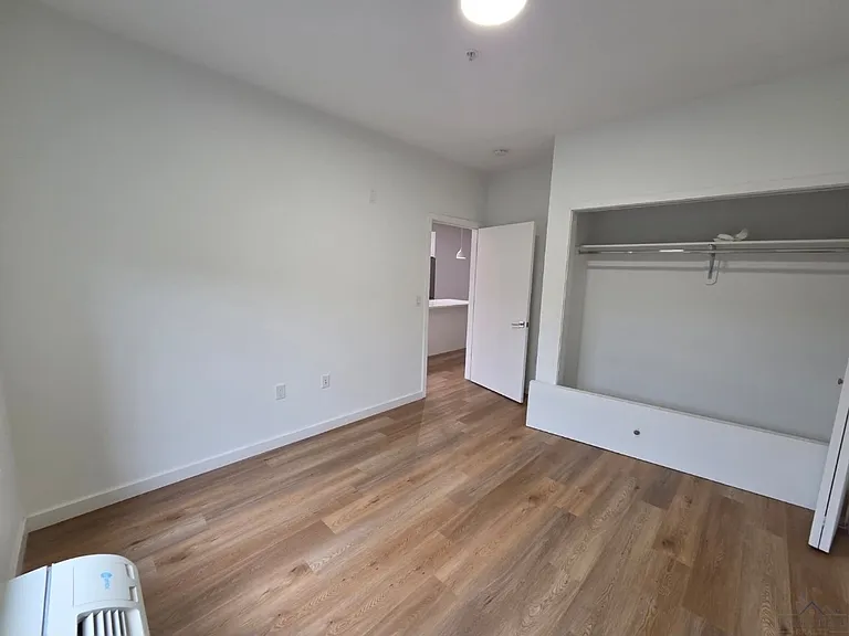 176 W 7th St #410 — Photo 6