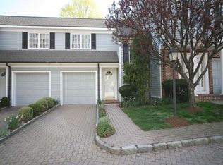 8 Ward Ln, Darien, CT 06820