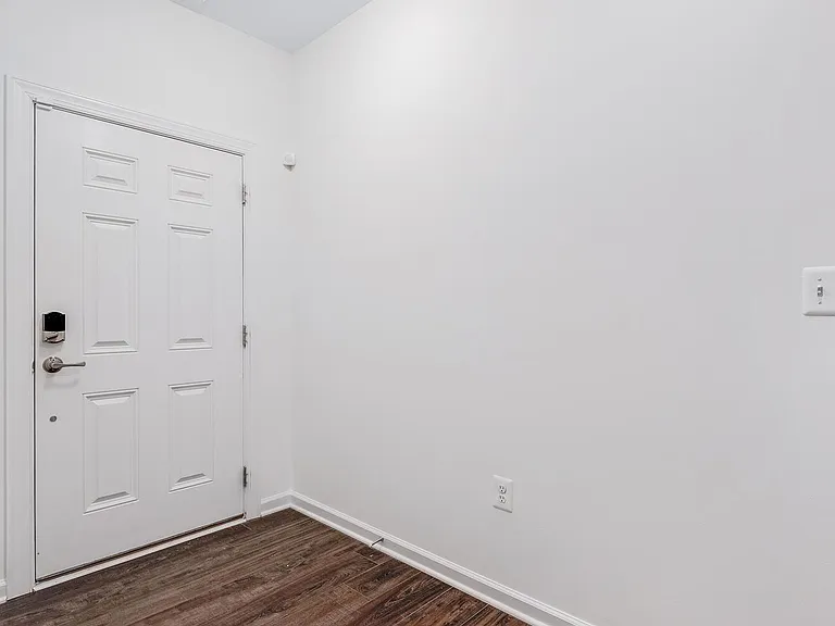 4725 Cherokee St — Photo 8