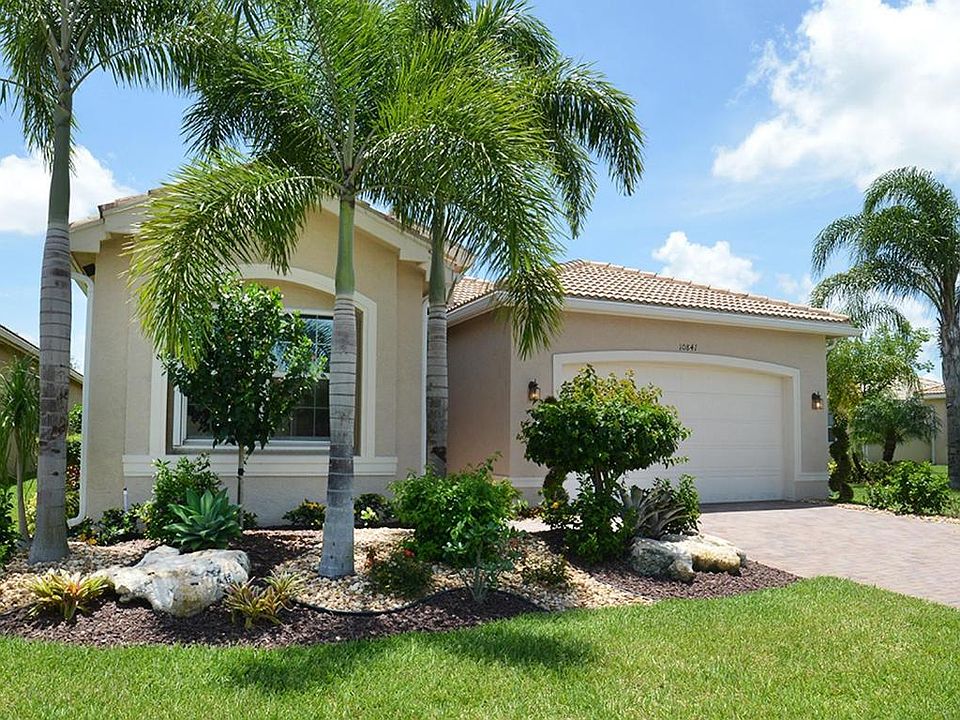 Home For Sale In Valencia Reserve